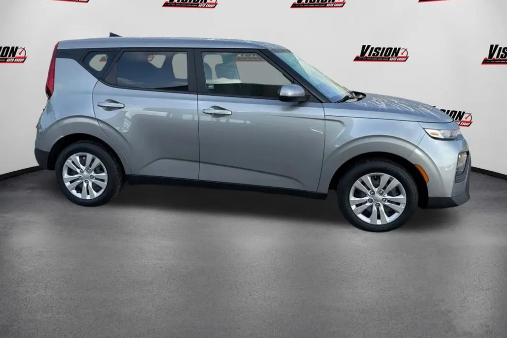 2022 Kia Soul LX photo 1