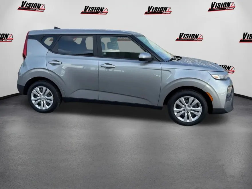 2022 Kia Soul LX photo 1