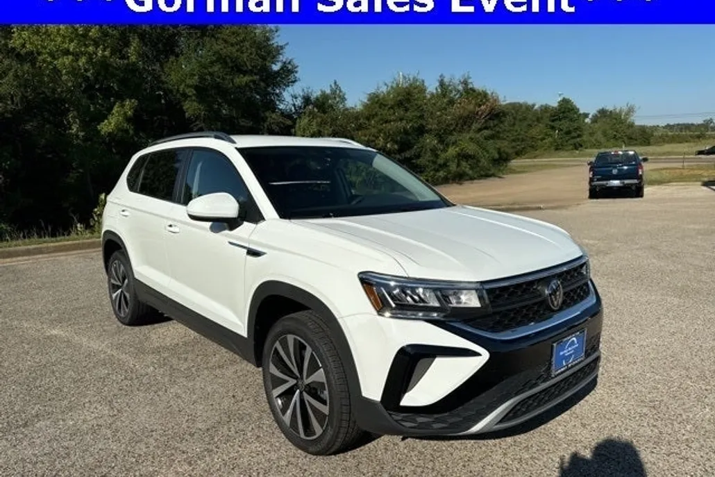 2024 Volkswagen Taos SE photo 1