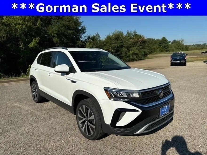 2024 Volkswagen Taos SE photo 1