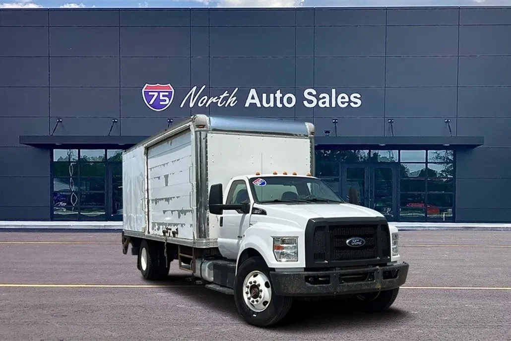 2017 Ford F-650 Base photo 1