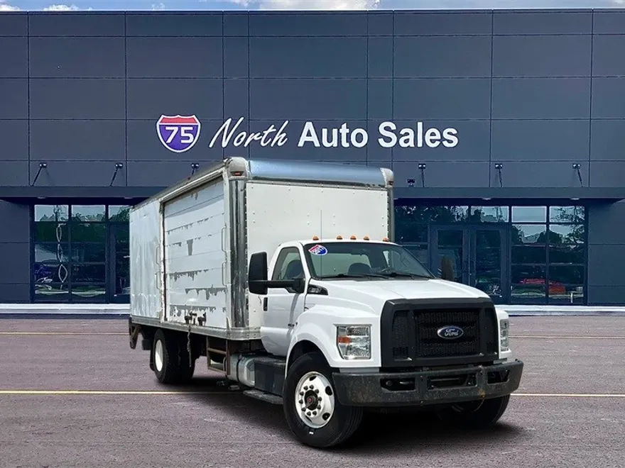 2017 Ford F-650 Base photo 1