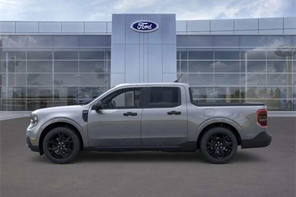 2025 Ford Maverick XLT photo 1