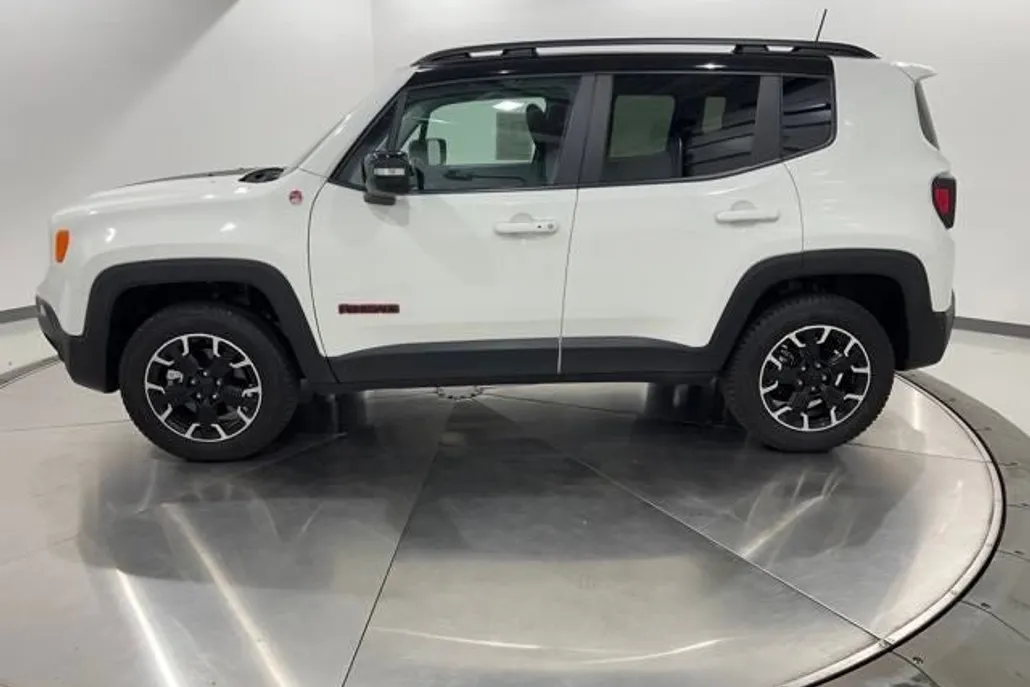 2023 Jeep Renegade Trailhawk photo 1
