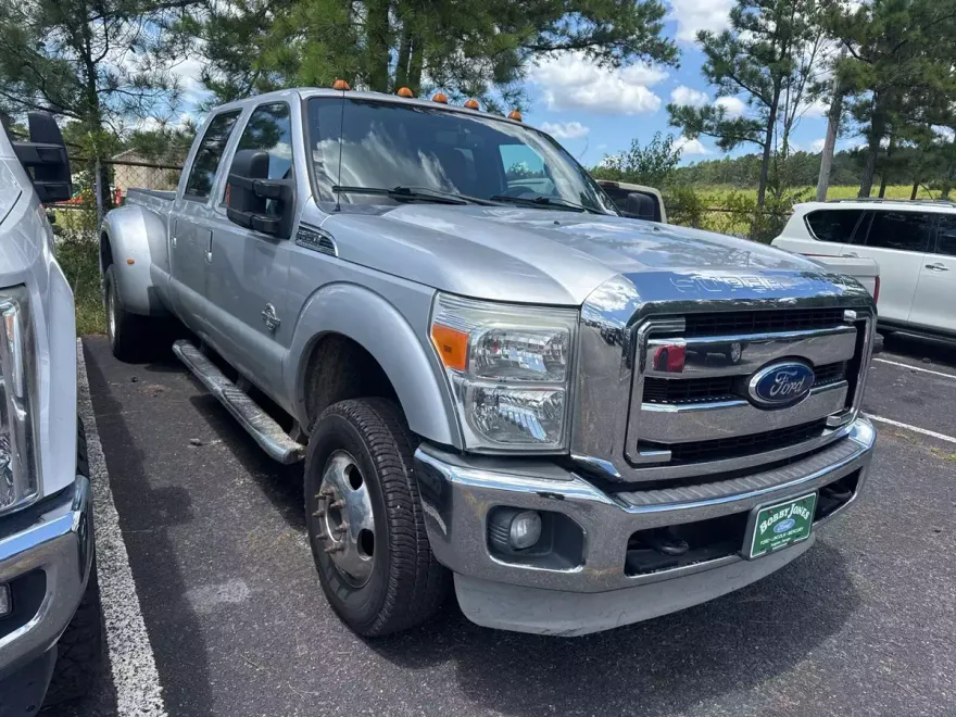 2011 Ford F-350 Lariat photo 1