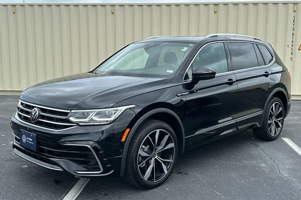 2022 Volkswagen Tiguan SEL Premium R-Line photo 1