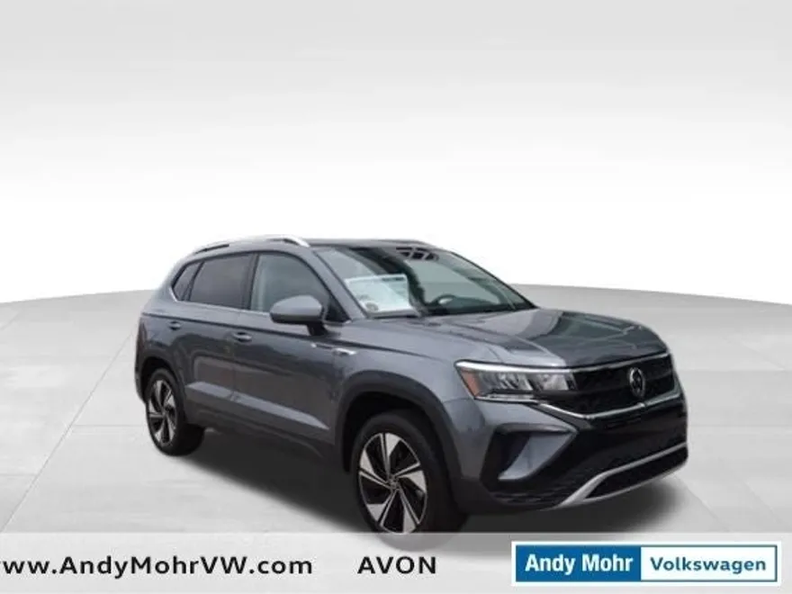 2024 Volkswagen Taos SE photo 1
