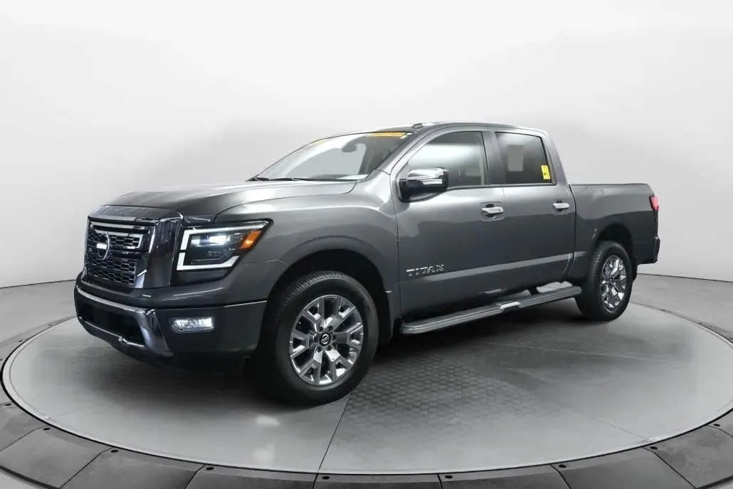 2021 Nissan Titan SL photo 1