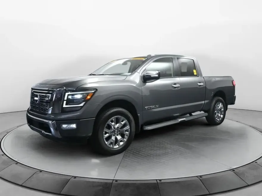 2021 Nissan Titan SL photo 1