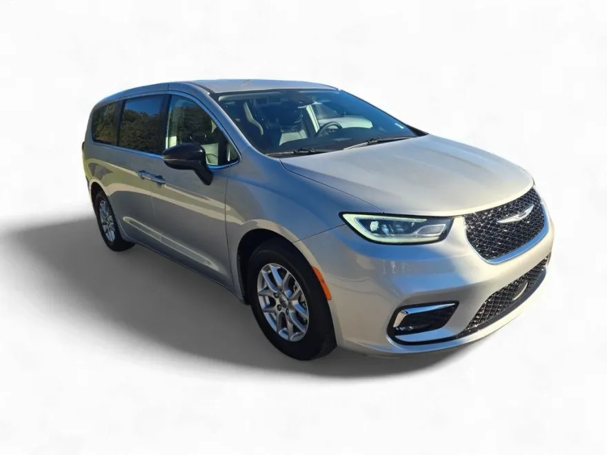 2024 Chrysler Pacifica Touring L photo 1