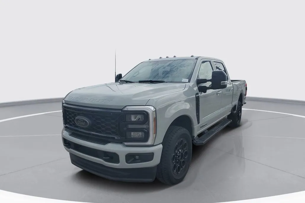 2025 Ford F-350 Lariat photo 1