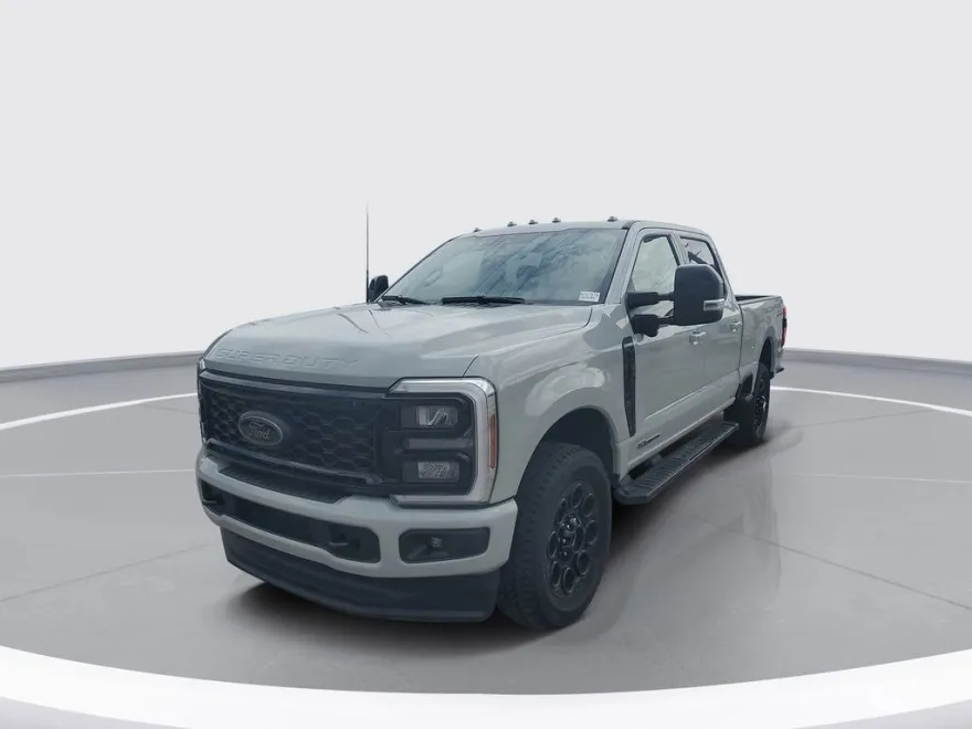 2025 Ford F-350 Lariat photo 1