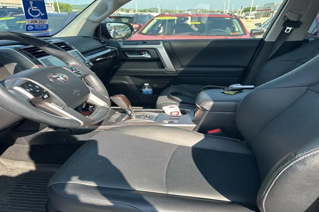 2023 Toyota 4Runner Limited photo 1