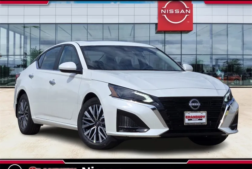 2025 Nissan Altima SV photo 1