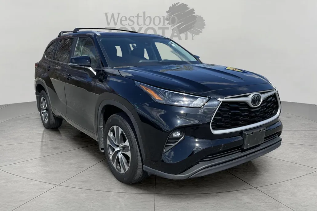 2023 Toyota Highlander XLE photo 1