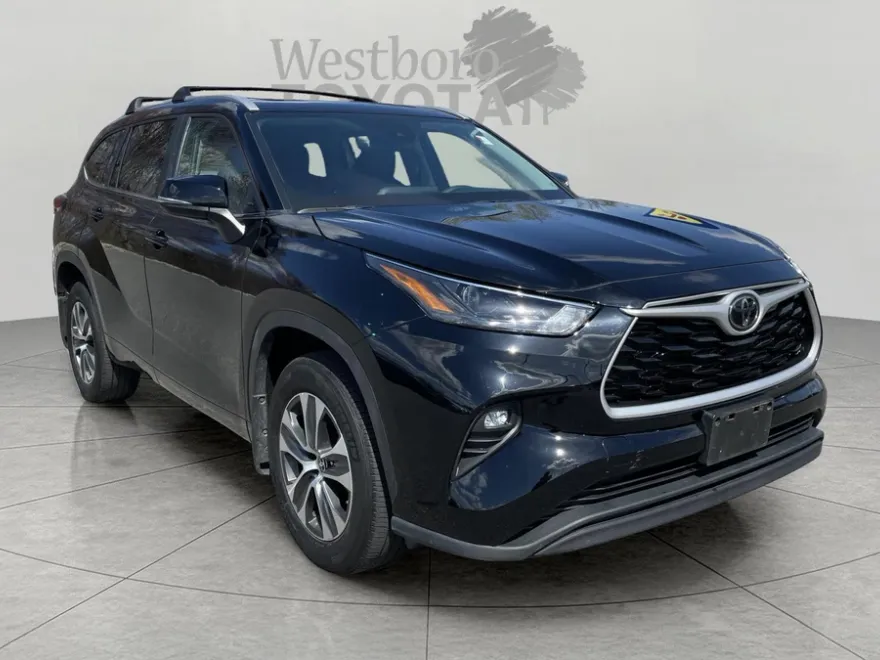 2023 Toyota Highlander XLE photo 1