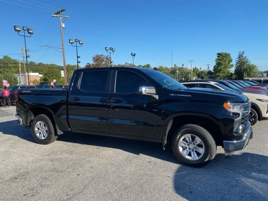 2023 Chevrolet Silverado 1500 LT photo 1