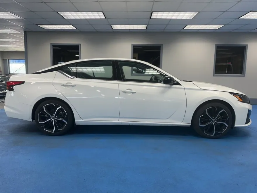 2024 Nissan Altima 2.5 SR photo 1