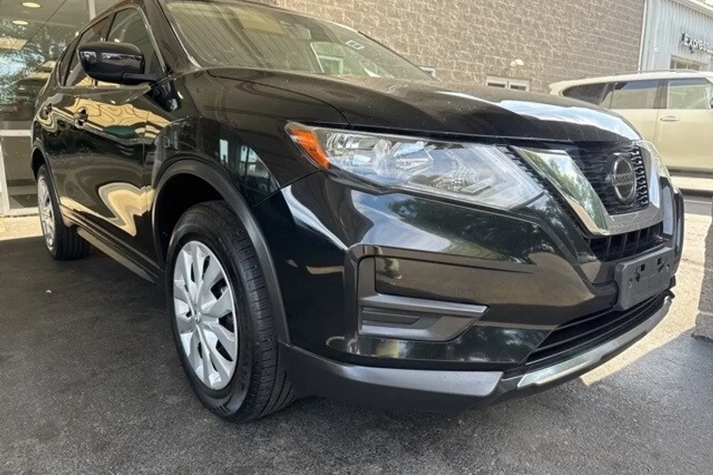 2020 Nissan Rogue S photo 1