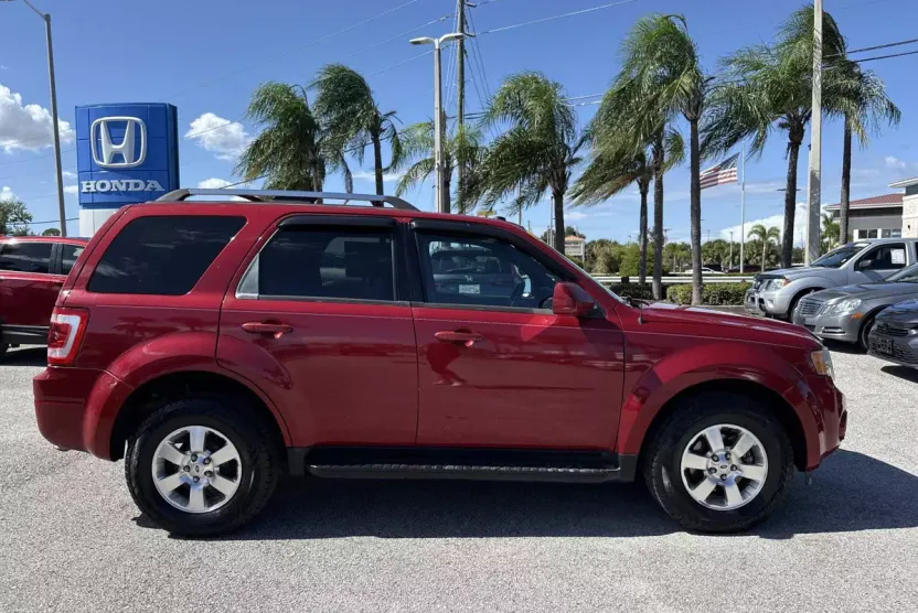 2011 Ford Escape Limited photo 1