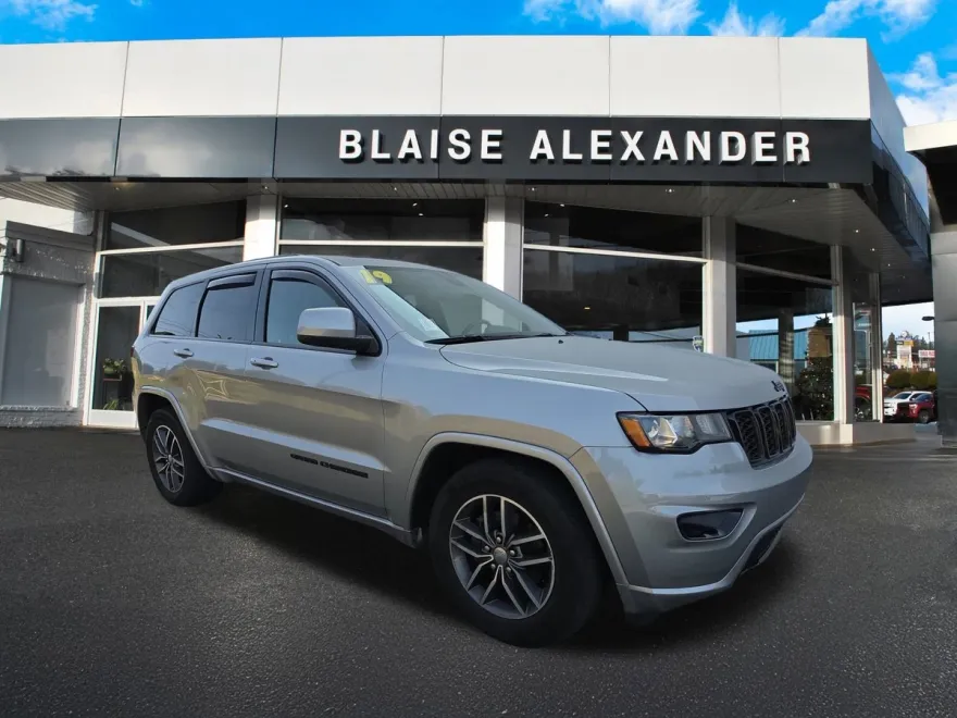 2019 Jeep Grand Cherokee Altitude photo 1
