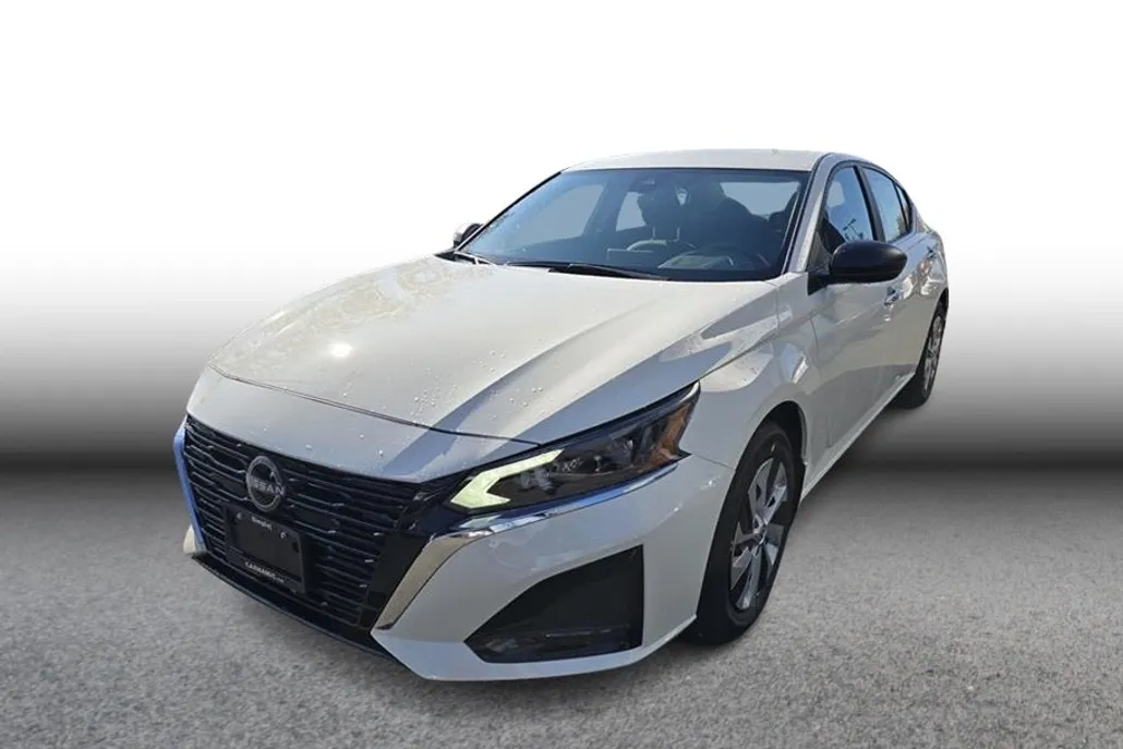 2025 Nissan Altima S photo 1