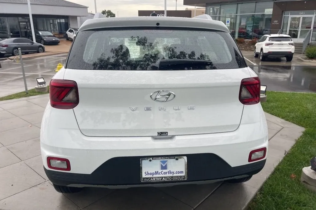 2025 Hyundai Venue SEL photo 1