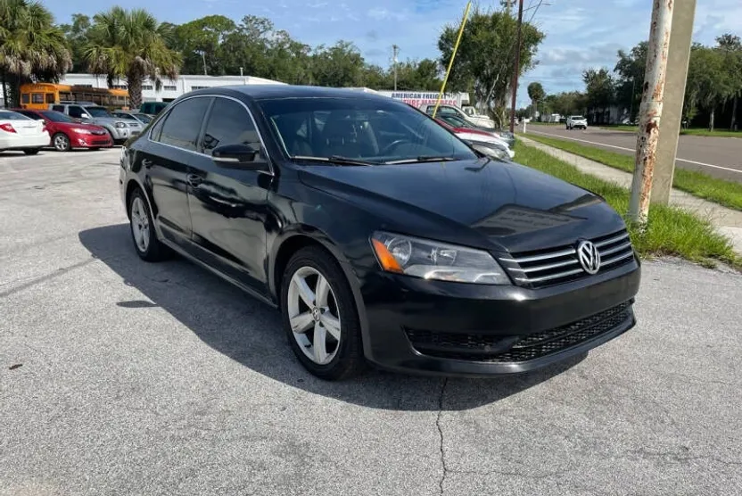 2013 Volkswagen Passat SE photo 1