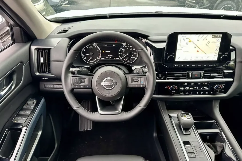 2025 Nissan Pathfinder SL photo 1