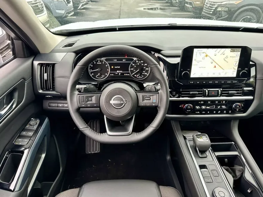 2025 Nissan Pathfinder SL photo 1