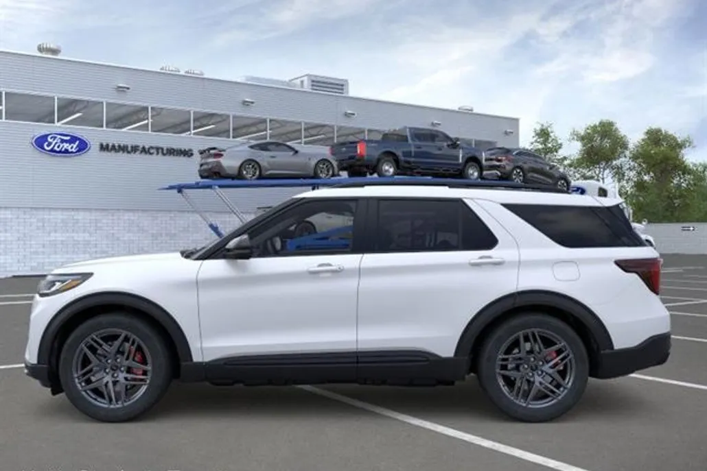 2025 Ford Explorer ST photo 1