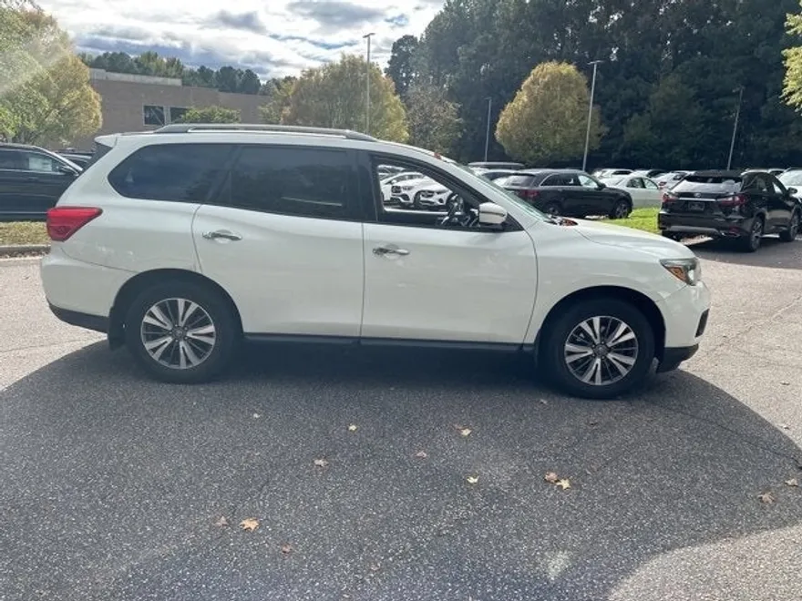 2017 Nissan Pathfinder S photo 1