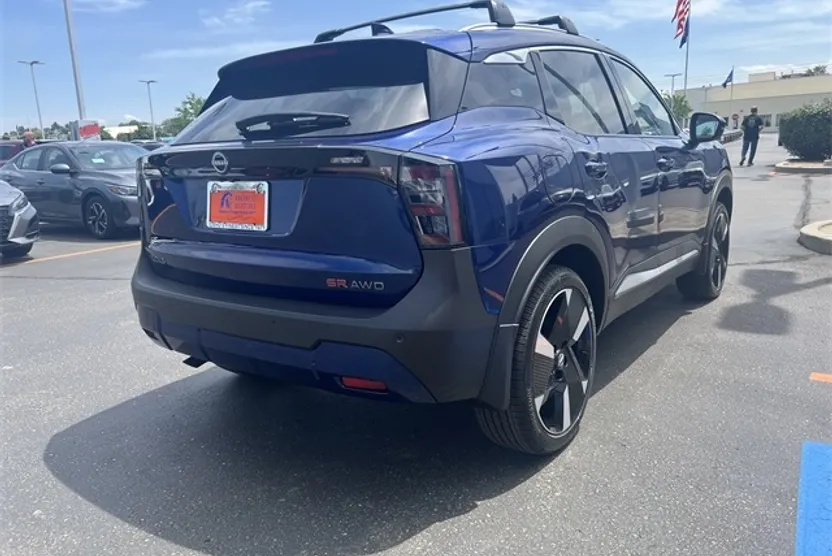 2025 Nissan Kicks SR photo 1