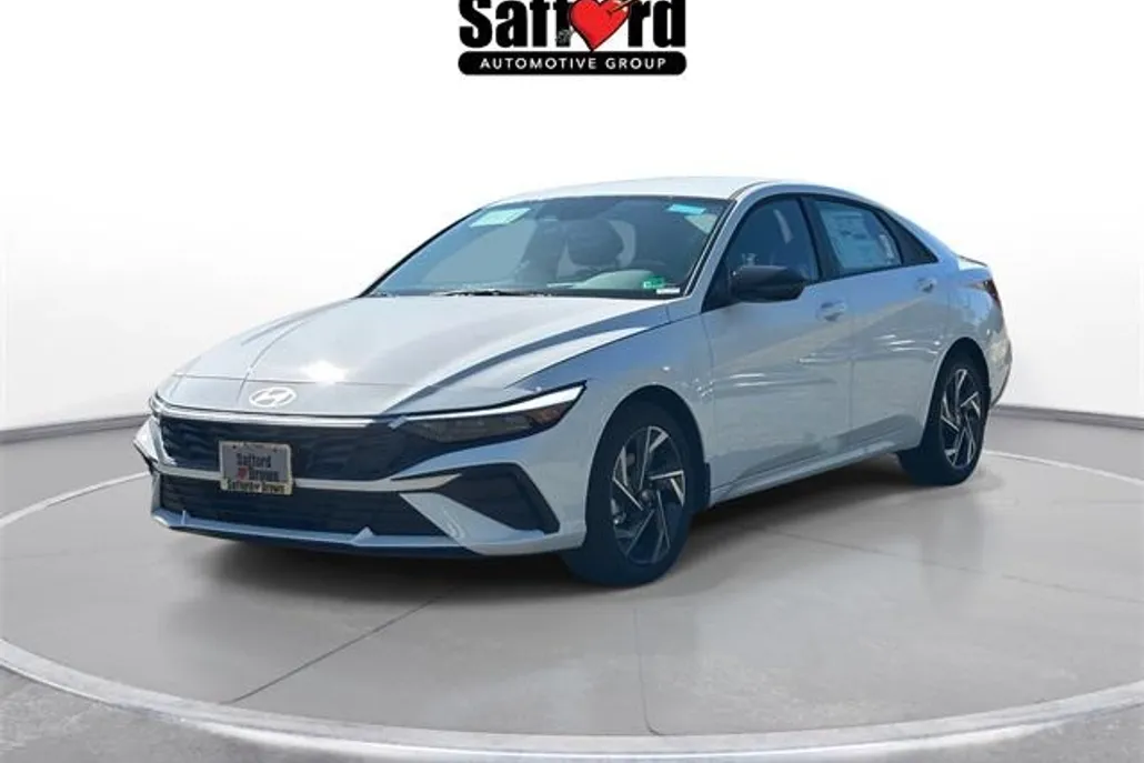 2025 Hyundai Elantra SEL Sport photo 1