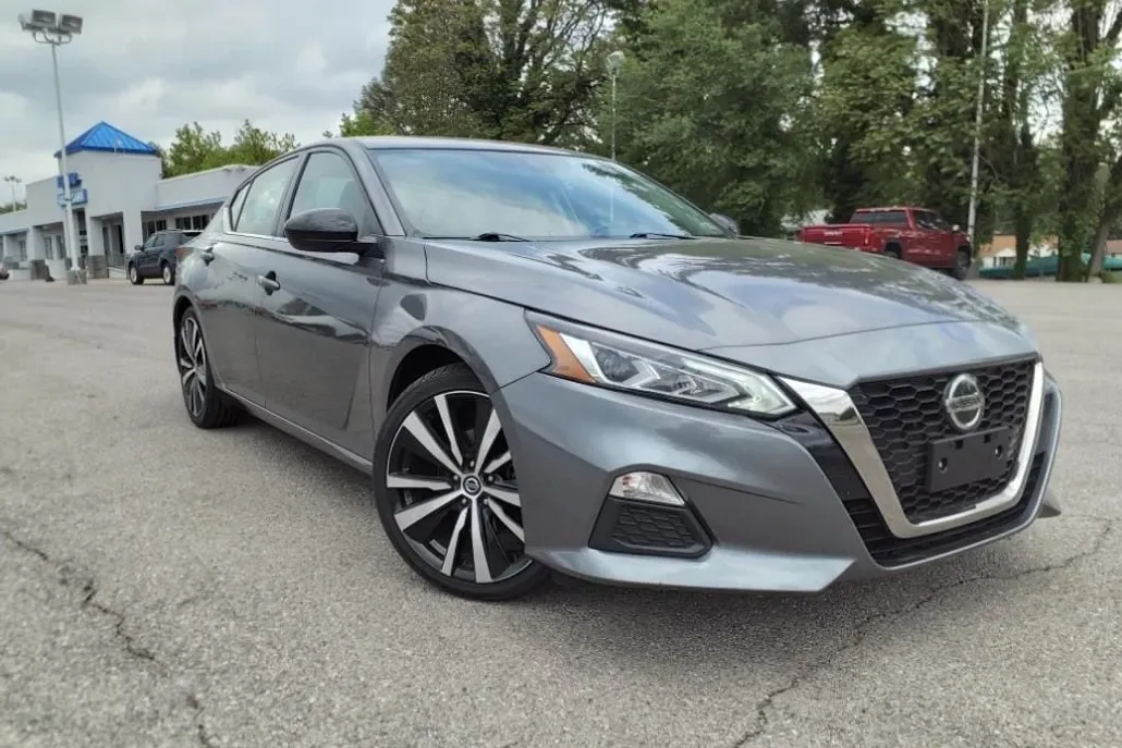 2022 Nissan Altima 2.5 SR photo 1