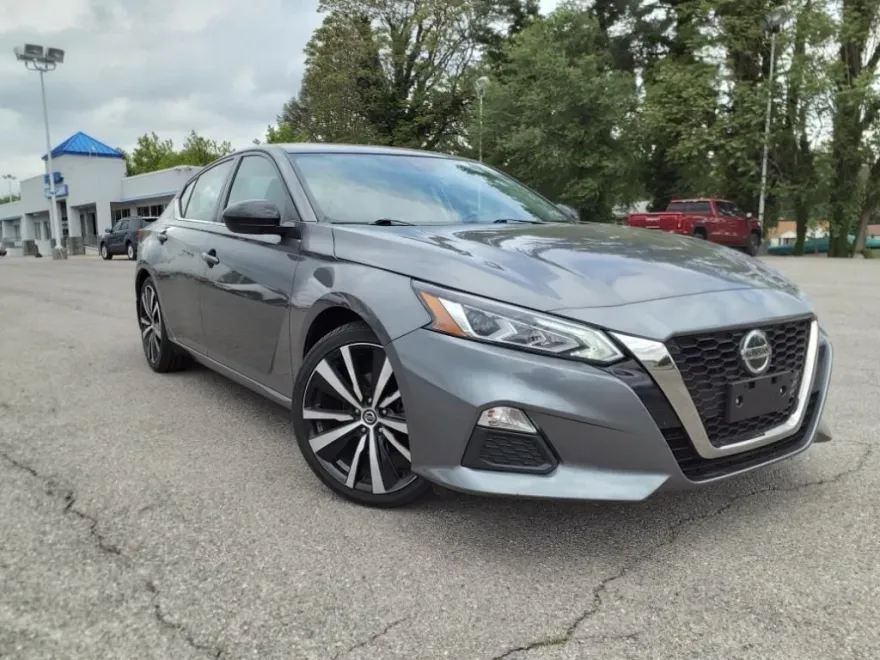 2022 Nissan Altima 2.5 SR photo 1
