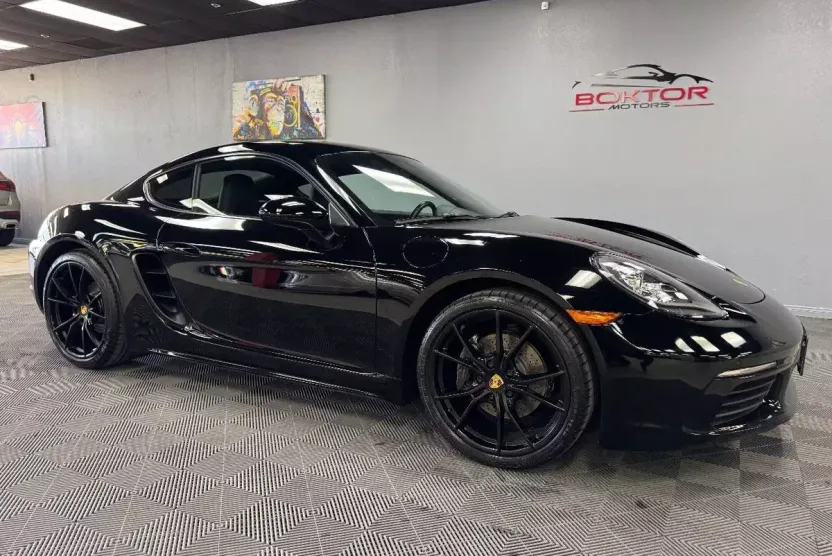 2017 Porsche Cayman Base photo 1