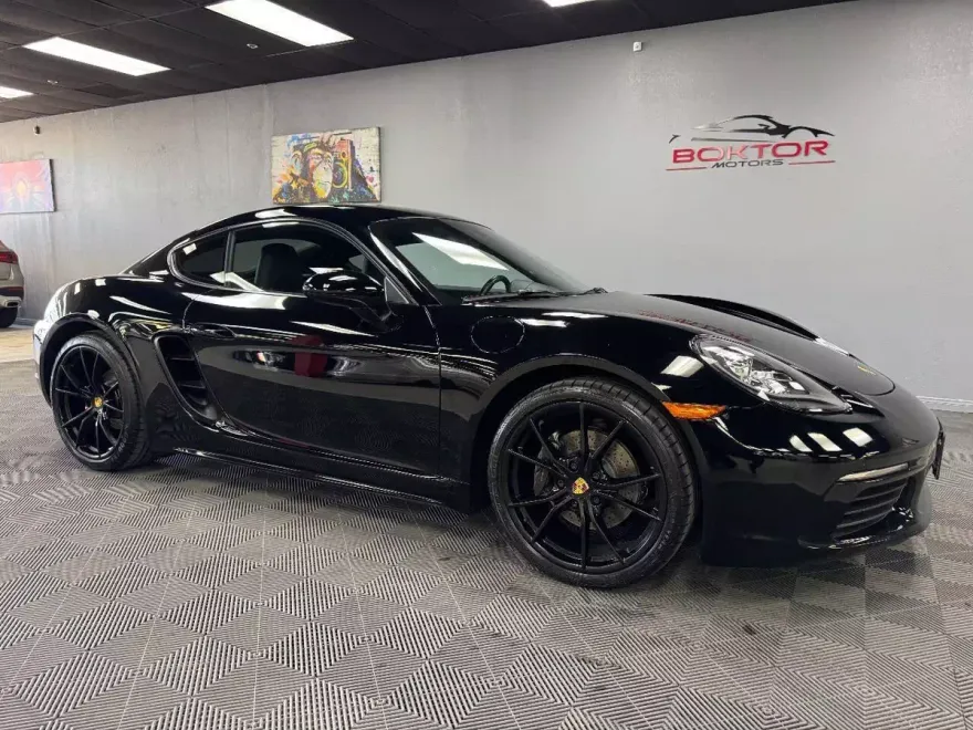 2017 Porsche Cayman Base photo 1