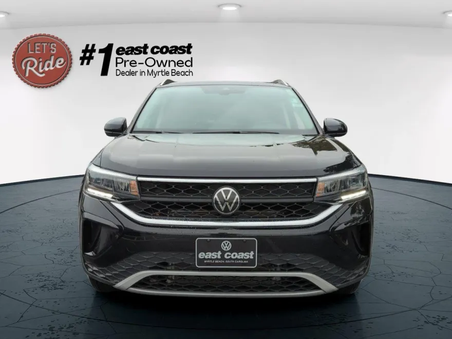 2024 Volkswagen Taos SE photo 1