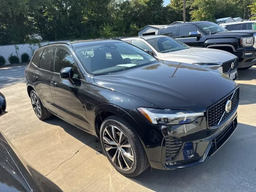 2025 Volvo XC60 B5 Plus photo 1