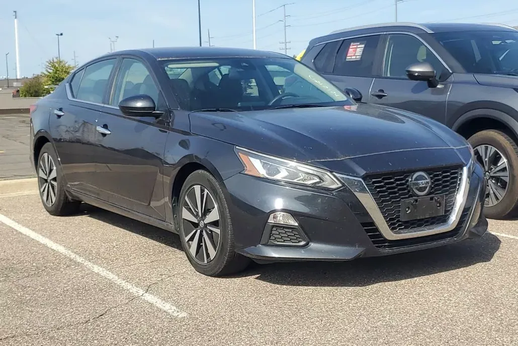 2022 Nissan Altima 2.5 SV photo 1