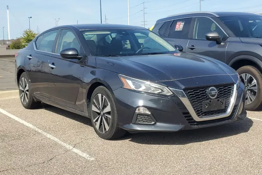 2022 Nissan Altima 2.5 SV photo 1
