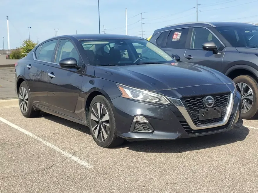 2022 Nissan Altima 2.5 SV photo 1