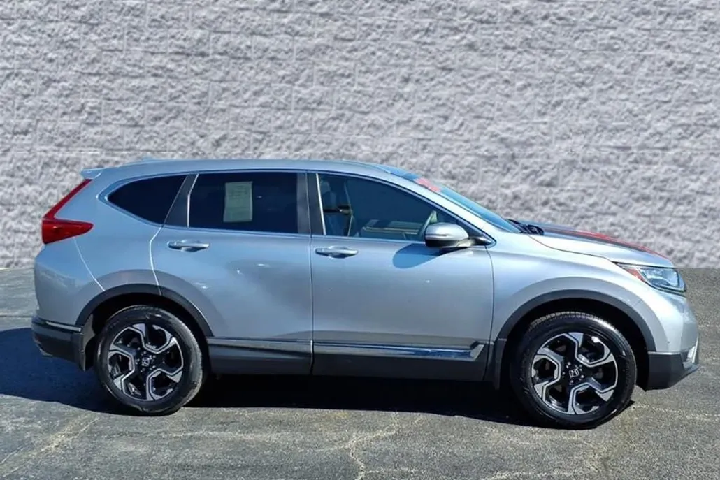 2017 Honda CR-V Touring photo 1