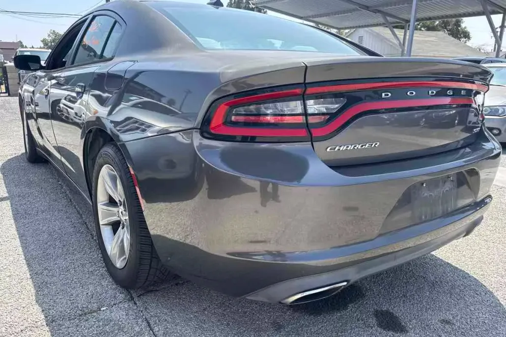 2016 Dodge Charger SXT photo 1