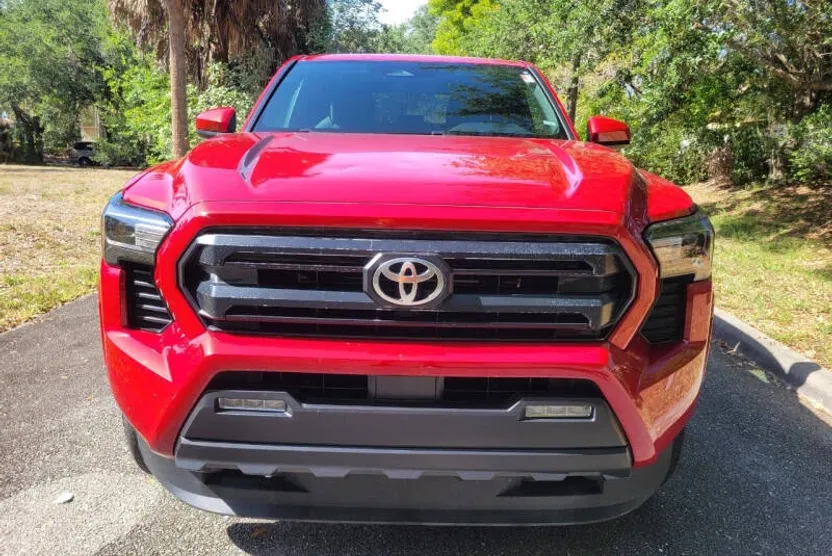 2024 Toyota Tacoma SR5 photo 1