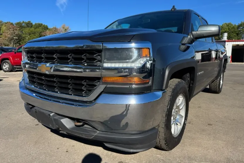 2017 Chevrolet Silverado 1500 photo 1