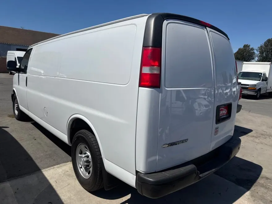 2017 Chevrolet Express Cargo Van photo 1