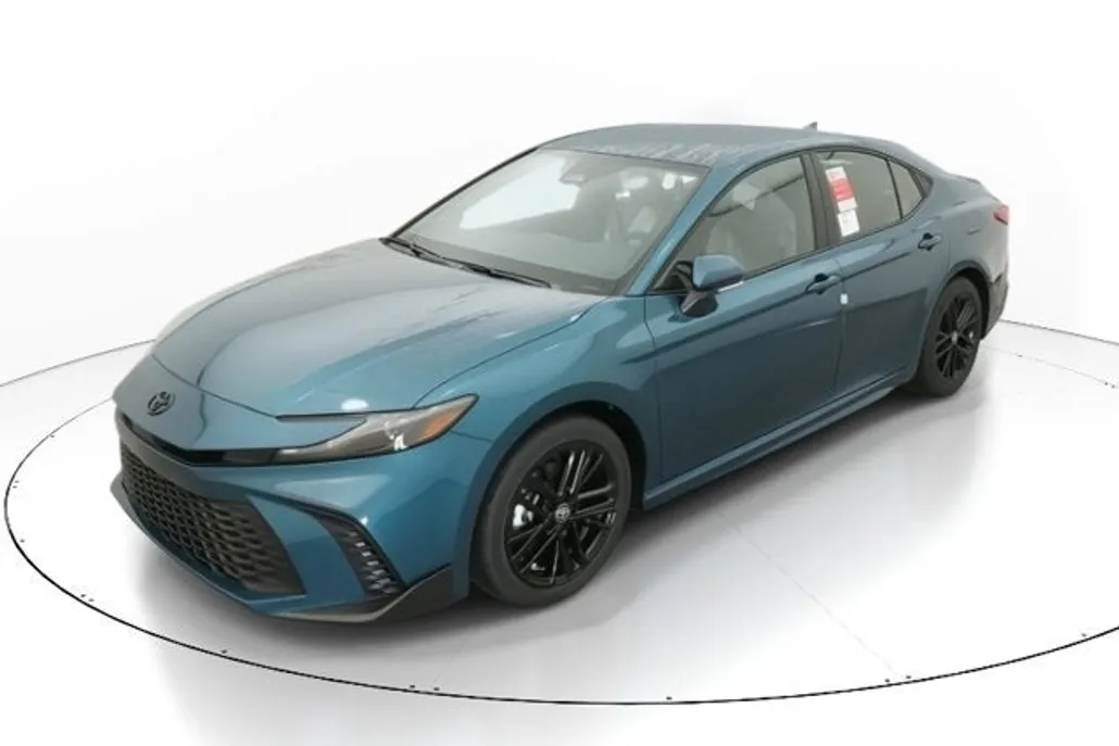 2026 Toyota Camry SE photo 1