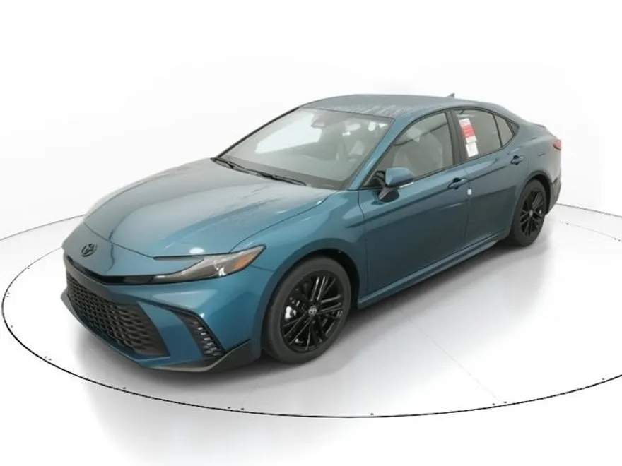 2026 Toyota Camry SE photo 1